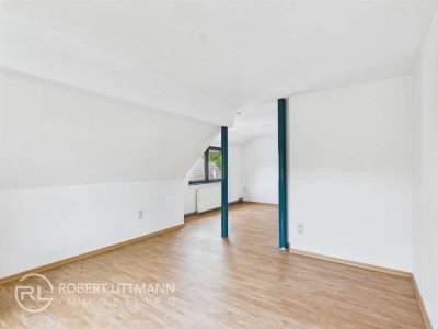 Dachgeschossidylle: 5 - Zimmer - Wohnung in Zweifamilienhaus.ruhiger Lage.