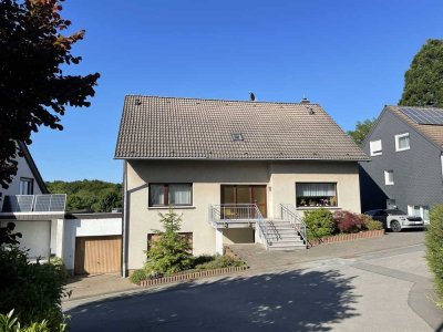 Kürten-Biesfeld:
Zwei- oder Dreifamilienhaus mit wunderschönem Garten