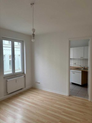 Attraktive 2-Zimmer-Wohnung mit Einbauküche u. Balkon