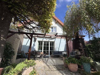 Eckreihenhaus mit uneinsichtigem Garten, Pool und zwei Stellplätzen!