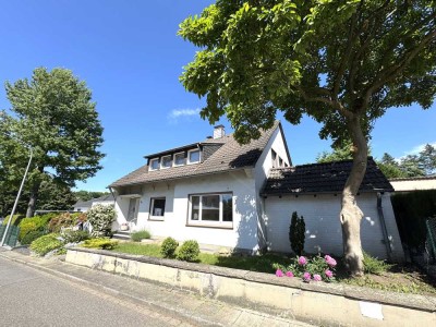 Attraktives 1-2 Fam. - Haus in ruhiger Lage mit wunderschönem Garten