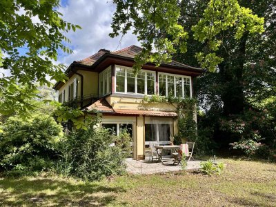 Einmalige Villa mit direktem Zugang zur Havel auf traumhaften Grundstück