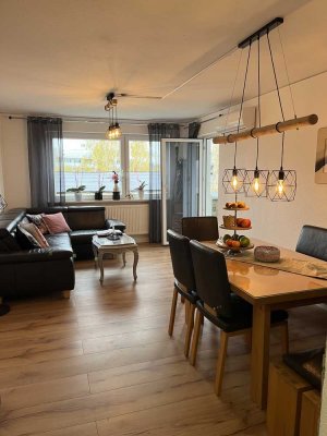 Provisionsfreie, Schöne, helle 4 Zimmer Wohnung.