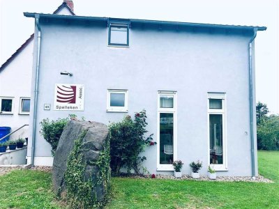 ***Sehr gepflegtes Einfamilienhaus mit Anbau und ELW in Feldrandlage***
