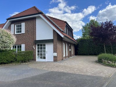 Wohnung im 1.OG mit großzügigem Balkon inkl. Markise, moderner Einbauküche & frisch renoviertem Bad