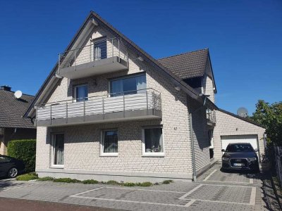 Möblierte Dachgeschoss-Wohnung mit Balkon