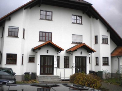 Geräumige, preiswerte 7-Raum-Doppelhaushälfte mit geh. Innenausstattung