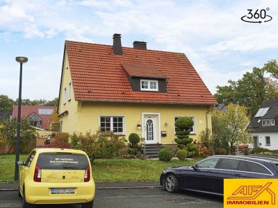 EFH / ZFH: Schick renoviertes Wohnhaus mit Terrasse und Garage!
