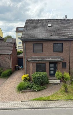 PROVISIONSFREI: Smarte Doppelhaushälfte mit XXL-Garage & offenem Wohnkonkonzept