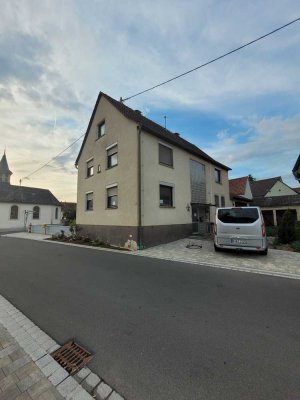 Günstiges 9-Raum-Einfamilienhaus in Burgebrach