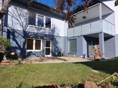 Geräumige 3 – Zimmer - Wohnung mit Einbauküche und großer sonniger Terrasse sowie Gartenanteil