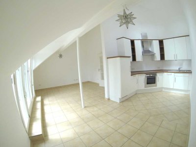 Wunderschöne 2,5 Zimmer Wohnung mit Süd-Balkon im Herzen Baldhams!!!