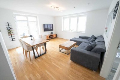 Stilvolle und helle Dreizimmerwohnung mit Balkon und Einbauküche in Köln Volkhoven