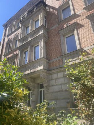Renovierte 4-Zimmer-Altbau-Wohnung  1. OG mit Garage
