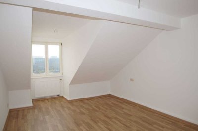 Tolle 2-Zimmer Dachgeschosswohnung mit Loggia - Direkt am Lene-Voigt-Park