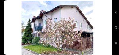 3 Zimmer-Erdgeschosswohnung mit ca. 78m² Wohnfläche, großzügiger Terrasse und Carport.