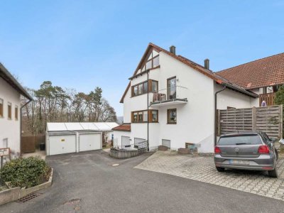3-Zimmer-Maisonette-Wohnung mit Balkon, ausgebautem Spitzboden und Garage