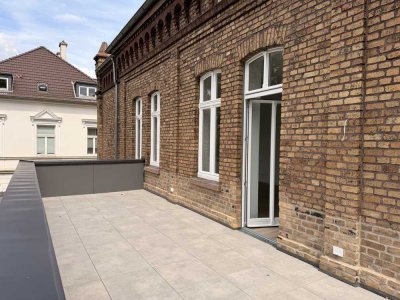 Außergewöhnliche 4,5-Zimmer-Wohnung mit großzügiger Dachterrasse