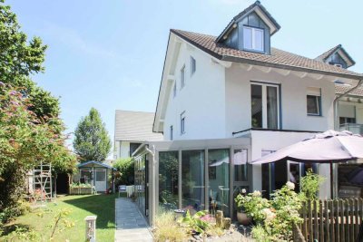 Sonniges Zuhause mit Garten, beheiztem Wintergarten und Garage