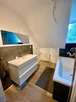 Charmante 3,5-Zimmer-Altbau-Dachgeschosswohnung (79 m²) in Essen-Borbeck