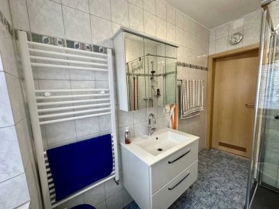 Helle Wohnung in hervorragender Lage, Hochparterre mit ebenerdiger Dusche