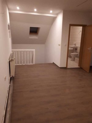2-Zimmer-Wohnung mit Whirlpool & Leuchtenburgblick in Kahla