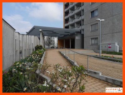 1-Raum-Wohnung mit sep. Küche // Aufzug // Balkon // Bad mit Wanne und super Weitblick!