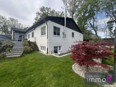 Einfamilienhaus mit Pool, zwei Einliegerwohnungen und einer XL Garage für Schrauber und Sammler