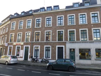 Geschmackvolle Wohnung mit vier Zimmern in Aachen Templergraben