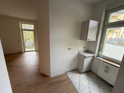 Schöne, kleine 2-Raum-Wohnung mit kleiner EBK und Balkon in Greiz (WE9)