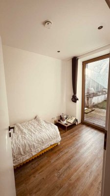 Sanierte Wohnung mit drei Zimmern und Balkon in Beratzhausen