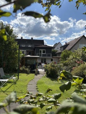 Doppelhaushälfte mit Garage und großzügigem Gartengrundstück