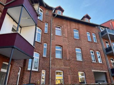 Einfache 3-Zimmer-DG-Wohnung ... solide vermietet ....
Brühlervorstadt !!