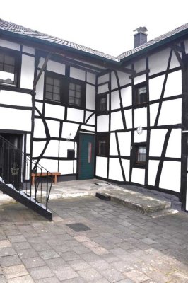 Drei-Zimmer Maisonette-Wohnung im historischen Fachwerkhaus zu vermieten