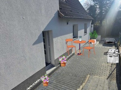 Einliegerwohnung nach Sanierung mit Terrasse, Küche und Lux Badezimmer (2ZKBT) im Privathaus