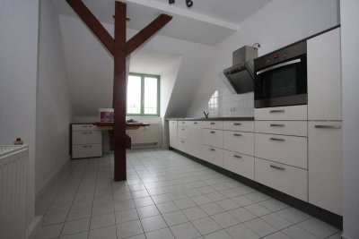 2 Raum Dachgeschosswohnung mit Tageslichtbad in Innenstadtlage!