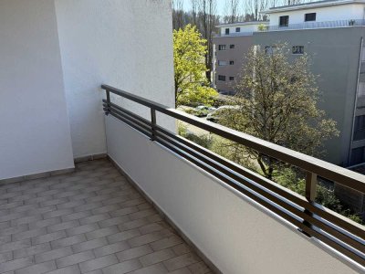 Ansprechende, helle 3,5-Zimmer-Wohnung ohne EBK mit Balkon in Tiengen