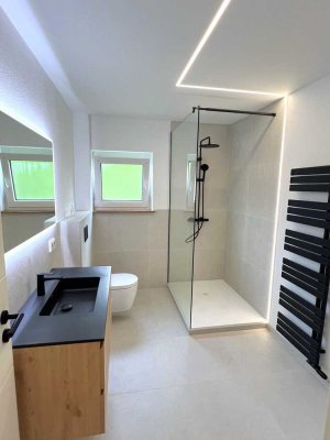 Komplett sanierte 3-Zimmerwohnung mit Balkon, Küche nach Wunsch & Stellplätzen - provisionsfrei!