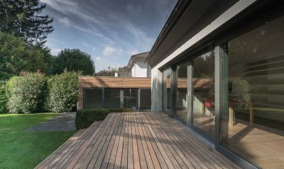 -- PREIS REDUZIERT -- Englischer Garten: Architekten-Energiesparhaus mit einzigartigem Nebengebäude!