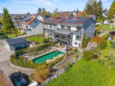 Exklusiv Wohnen - in ruhiger Lage mit Naturpool 
modernes, großes Haus mit Einliegerwohnung