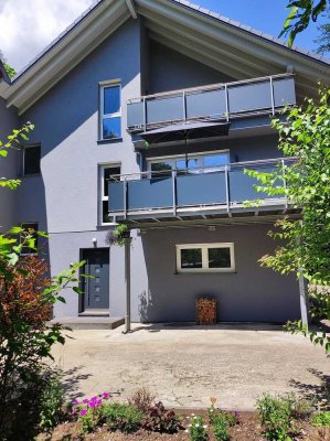 Einzigartiges Mehrfamilienhaus/Bauernhof mit 3,7 ha Fläche und Brennerei in unverbaubarer Traumlage