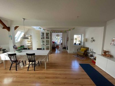 Helle 3-Zimmer Dachgeschosswohnung mit Balkon in Lübeck-St. Gertrud