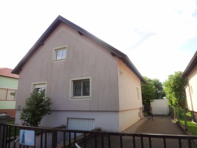 Einfamilienhaus mit viel Wohnfläche, Keller und Garten!