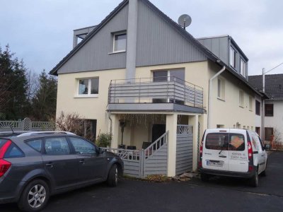 Gepflegtes 3 Familienhaus im Grünen
