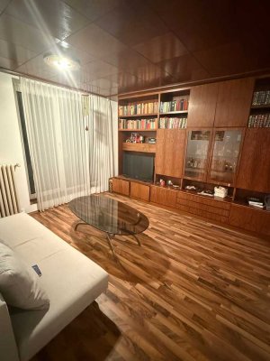 Möblierte Stadtwohnung in Pempelfort: 2-Zimmer-Domizil mit Balkon
