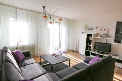 Lichtdurchflutete gemütliche 2-Zi.-Wohnung mit Balkon und Blick ins Grüne