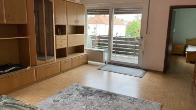 Gut geschnittene, helle Wohnung mit Balkon in zentraler Lage