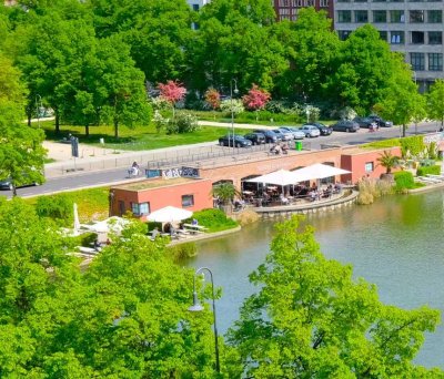 ERSTKLASSIGE PLATZLAGE MIT SEEBLICK + BALKON + AUFZUG + GARTEN + EBK + TIEFGARAGE + PROVISIONSFREI