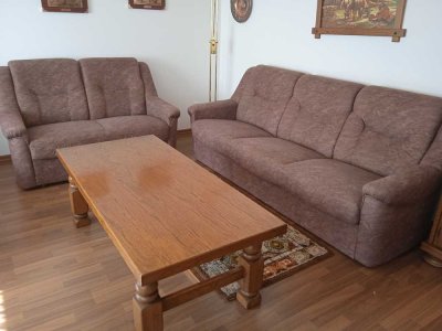 Ruhige voll ausgestattete Erdgeschosswohnung mit Balkon und  PKW-Stellplatz auf Zeit zu vermieten