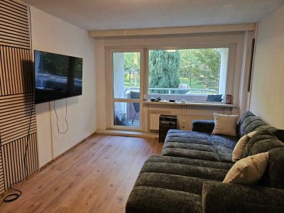 Frisch renovierte Einraumwohnung mit hochwertiger Ausstattung, Balkon & PKW-Stellplatz